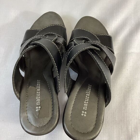 Naturalized Black Leather Slide-on Heeled Sandal Size 7 - Picture 2 of 9